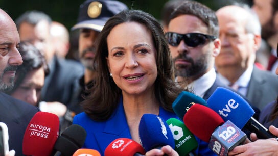 La l&iacute;der opositora venezolana y Nobel de la Paz Mar&iacute;a Corina Machado, a su llegada al Senado en Madrid