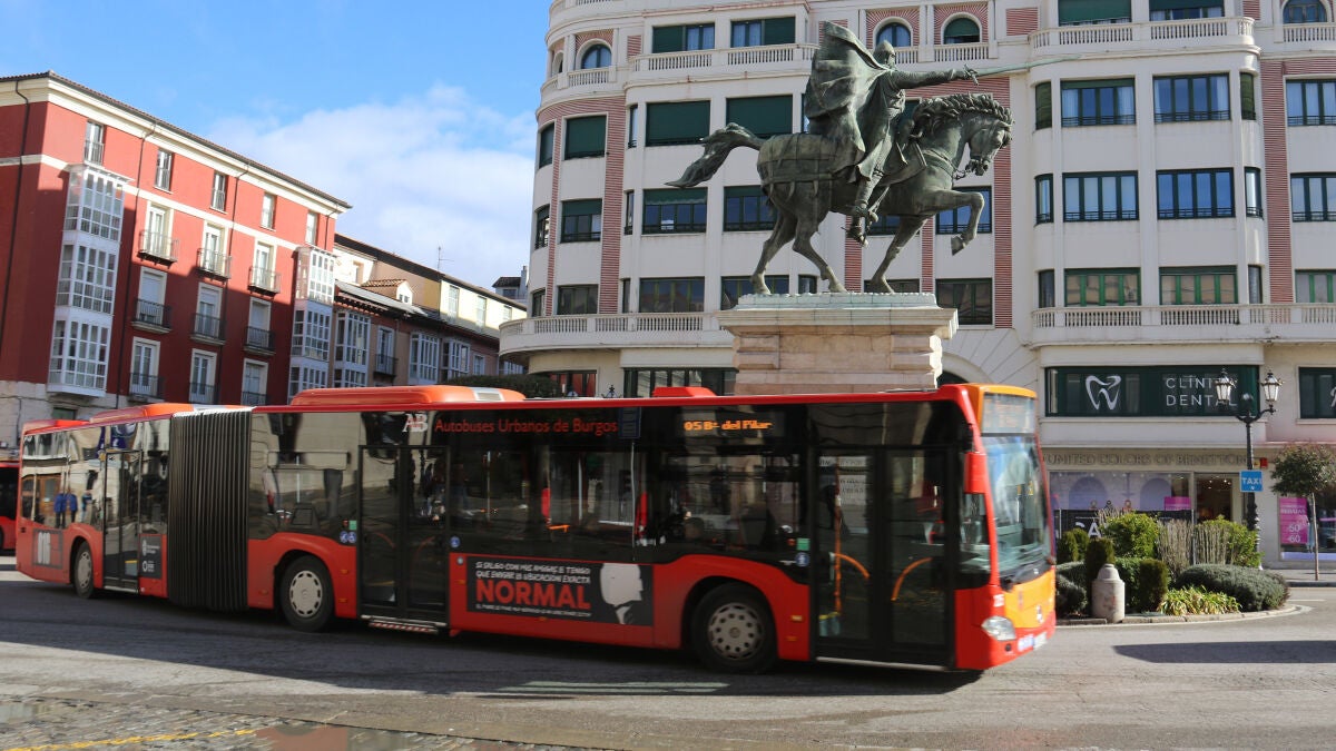 Un grave incendio destroza las cocheras de autobuses municipales en Burgos