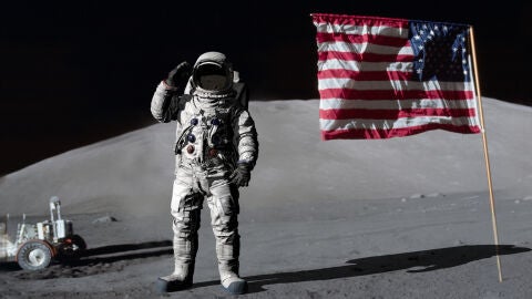 Astronauta estadounidense saludando desde la Luna