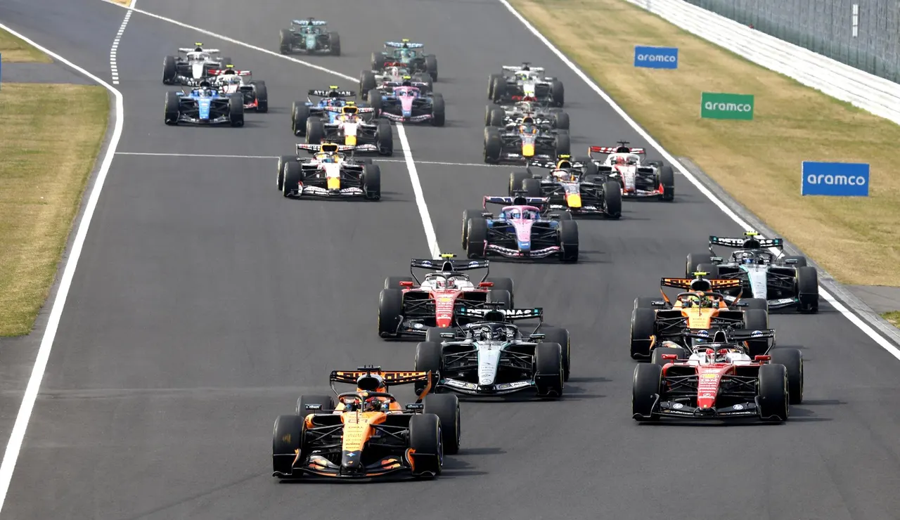 Salida del GP de Japón.