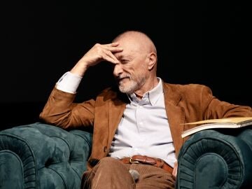 Fotograf&iacute;a de archivo del escritor Arturo P&eacute;rez-Reverte, durante la comparecencia en rueda de prensa para informar de la nueva fecha del ciclo &lsquo;Letras en Sevilla&rsquo;.