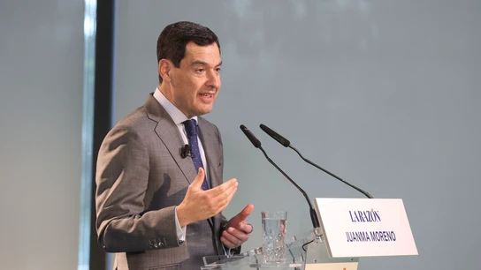 El presidente de la Junta de Andalucía, Juanma Moreno, durante un acto de 'La Razón' El presidente de la Junta de Andalucía, Juanma Moreno, durante un acto de 'La Razón'