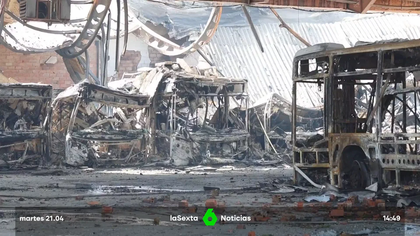 Un grave incendio destroza las cocheras de autobuses municipales en Burgos incendio en cocheras