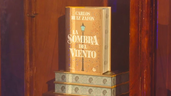 Cubierta de 'La sombra del viento', edición especial 25 aniversario Cubierta de 'La sombra del viento', edición especial 25 aniversario