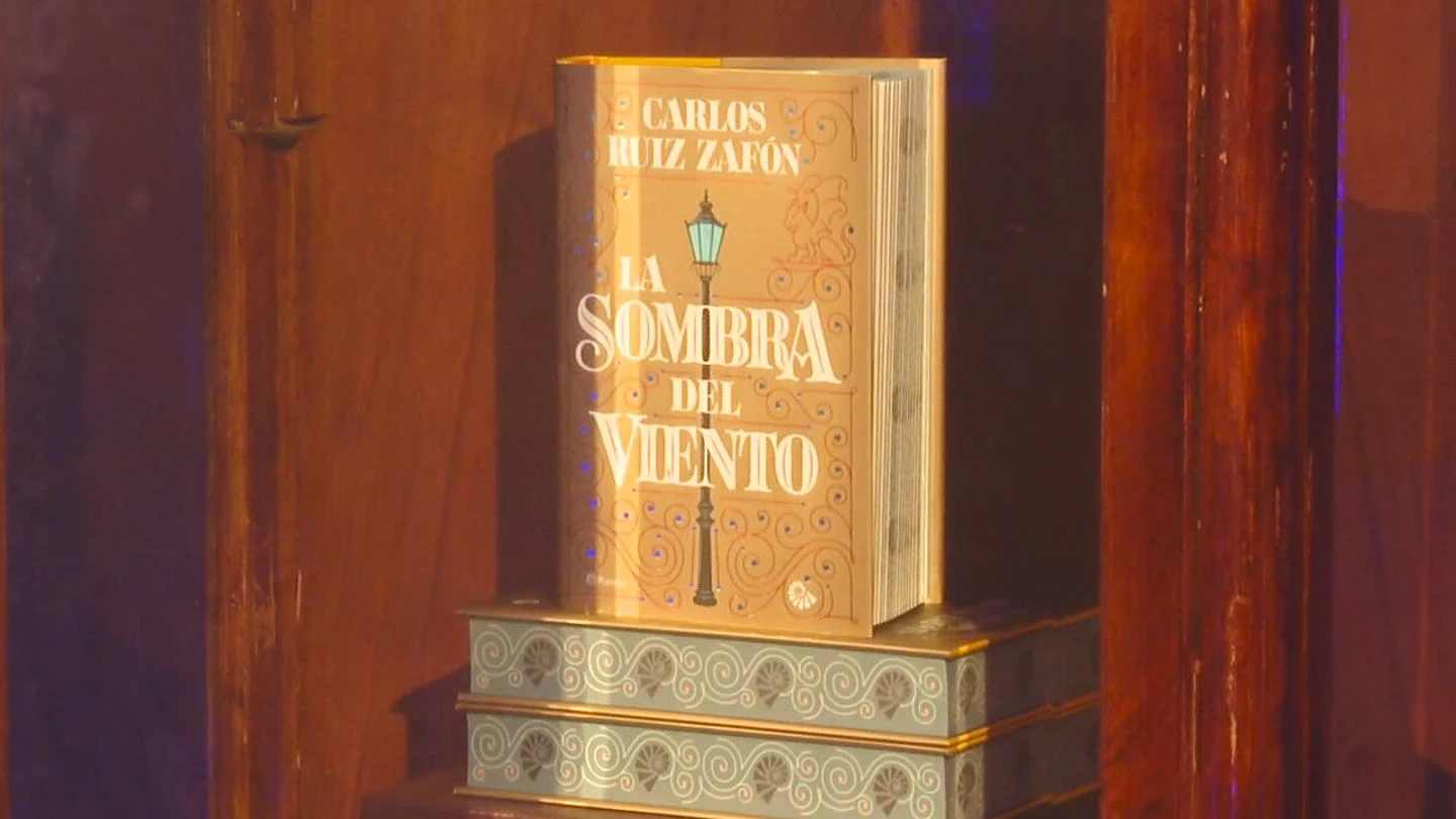 Cubierta de 'La sombra del viento', edición especial 25 aniversario Cubierta de 'La sombra del viento', edición especial 25 aniversario