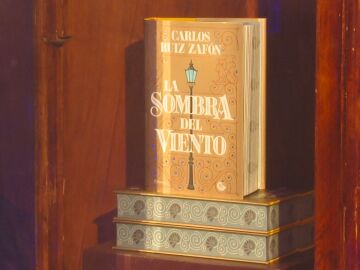 Cubierta de 'La sombra del viento', edici&oacute;n especial 25 aniversario