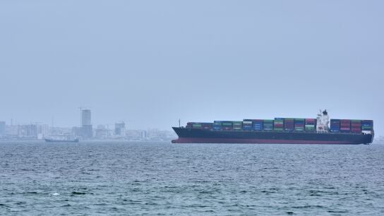 Un buque portacontenedores en el estrecho de Ormuz en una imagen de archivo