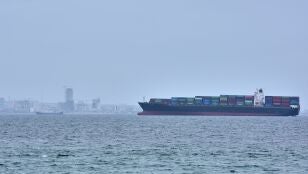 Un buque portacontenedores en el estrecho de Ormuz en una imagen de archivo