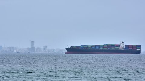 Un buque portacontenedores en el estrecho de Ormuz en una imagen de archivo