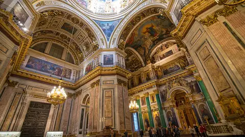 Interior de la Catedral de San Petersburgo Interior de la Catedral de San Petersburgo