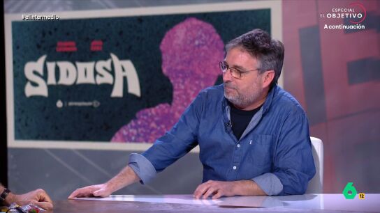 Jordi &Eacute;vole vuelve al plat&oacute; de El Intermedio para hablar de sus dos &uacute;ltimos proyectos: 'Sidosa', el documental con Eduardo Casanova, y el pr&oacute;ximo programa de 'Lo de &Eacute;vole'. Aprovechando la entrevista, Wyoming le somete a preguntas personales.