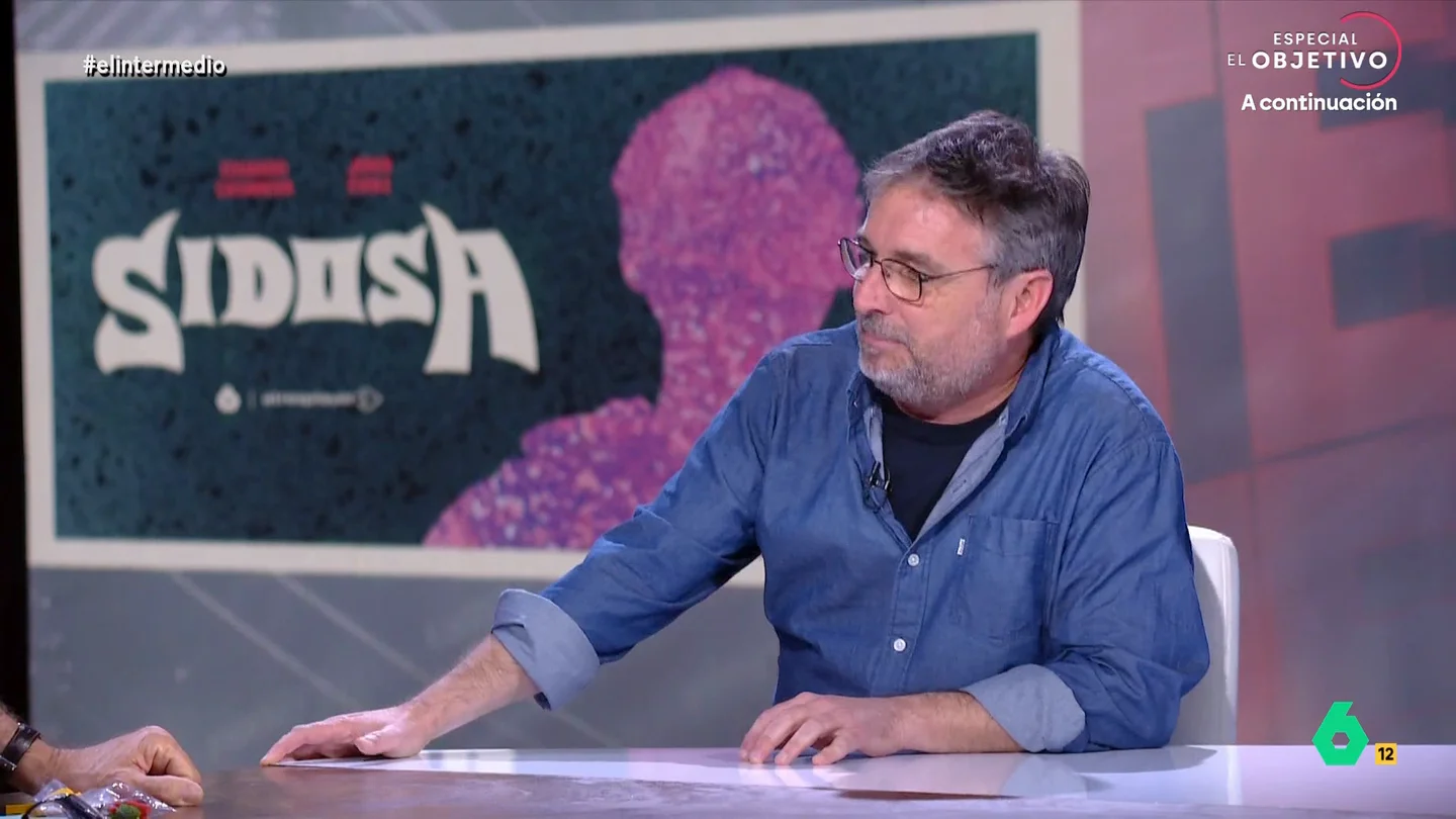Jordi Évole se sincera con Wyoming sobre sus entrevistas: "Es difícil que el invitado me caiga peor. Me puede caer igual de mal" Jordi Évole vuelve al plató de El Intermedio para hablar de sus dos últimos proyectos: 'Sidosa', el documental con Eduardo Casanova, y el próximo programa de 'Lo de Évole'. Aprovechando la entrevista, Wyoming le somete a preguntas personales.