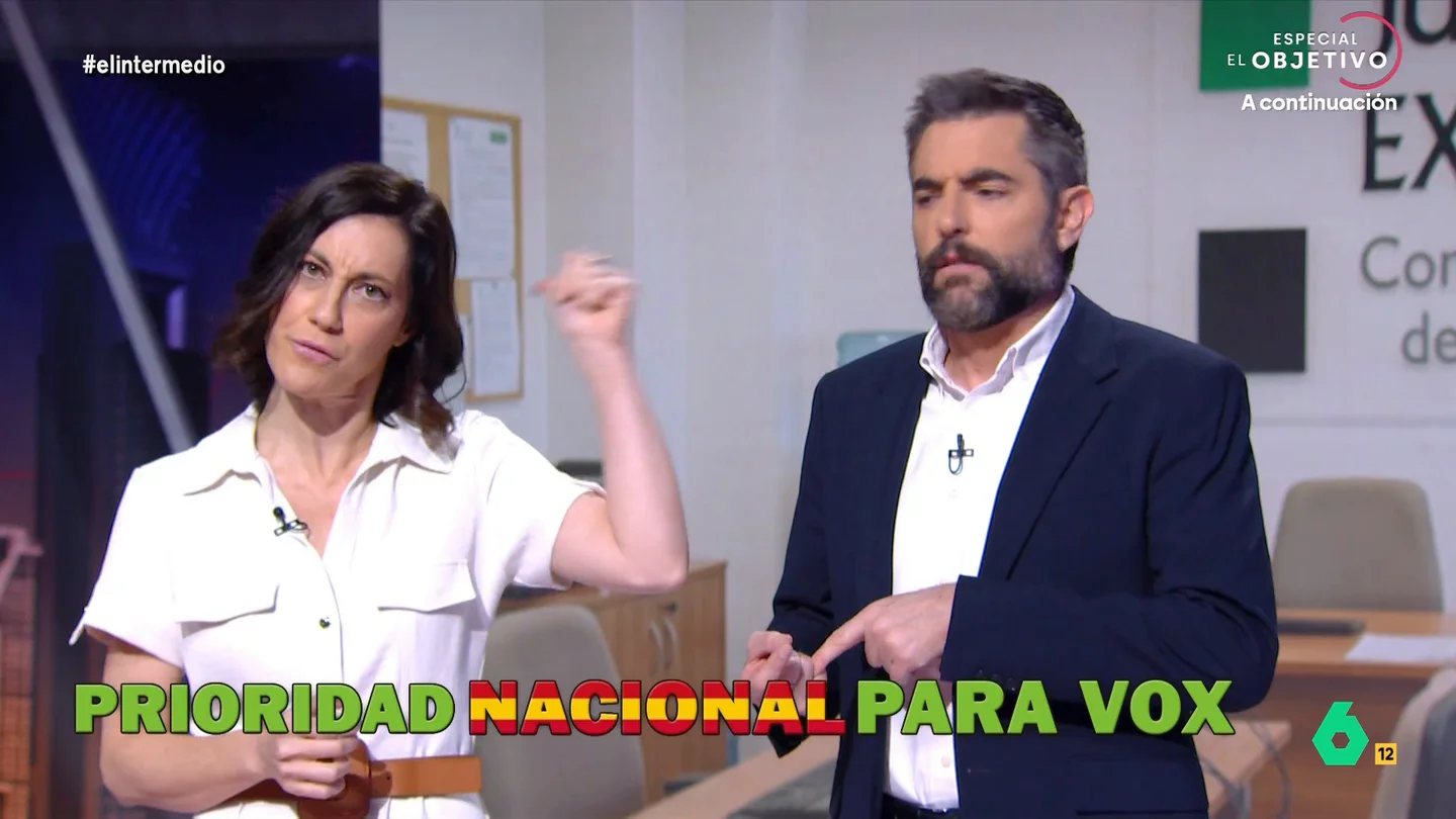 Cristina Gallego explica qué es la 'prioridad nacional' para Vox y PP: de la "las raíces y a sangre" a el "arraigo" PP y Vox tienen dos interpretaciones distintas del concepto 'prioridad nacional' que aparece en sus pactos para Extremadura y Aragón. En este vídeo, Cristina Gallego se propone explicarlo... y liarnos un poco más.