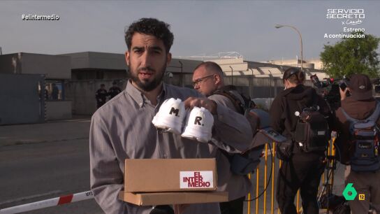 El reportero se enfrenta a su primera cobertura de un juicio. Ju&aacute;rez se ha desplazado hasta San Fernando de Henares, donde se encuentra la Audiencia Nacional, el mismo d&iacute;a que declara como testigo Mariano Rajoy. 