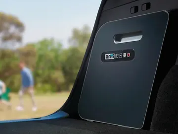La nevera inteligente Roadchill en un Tesla Model Y La nevera inteligente Roadchill en un Tesla Model Y