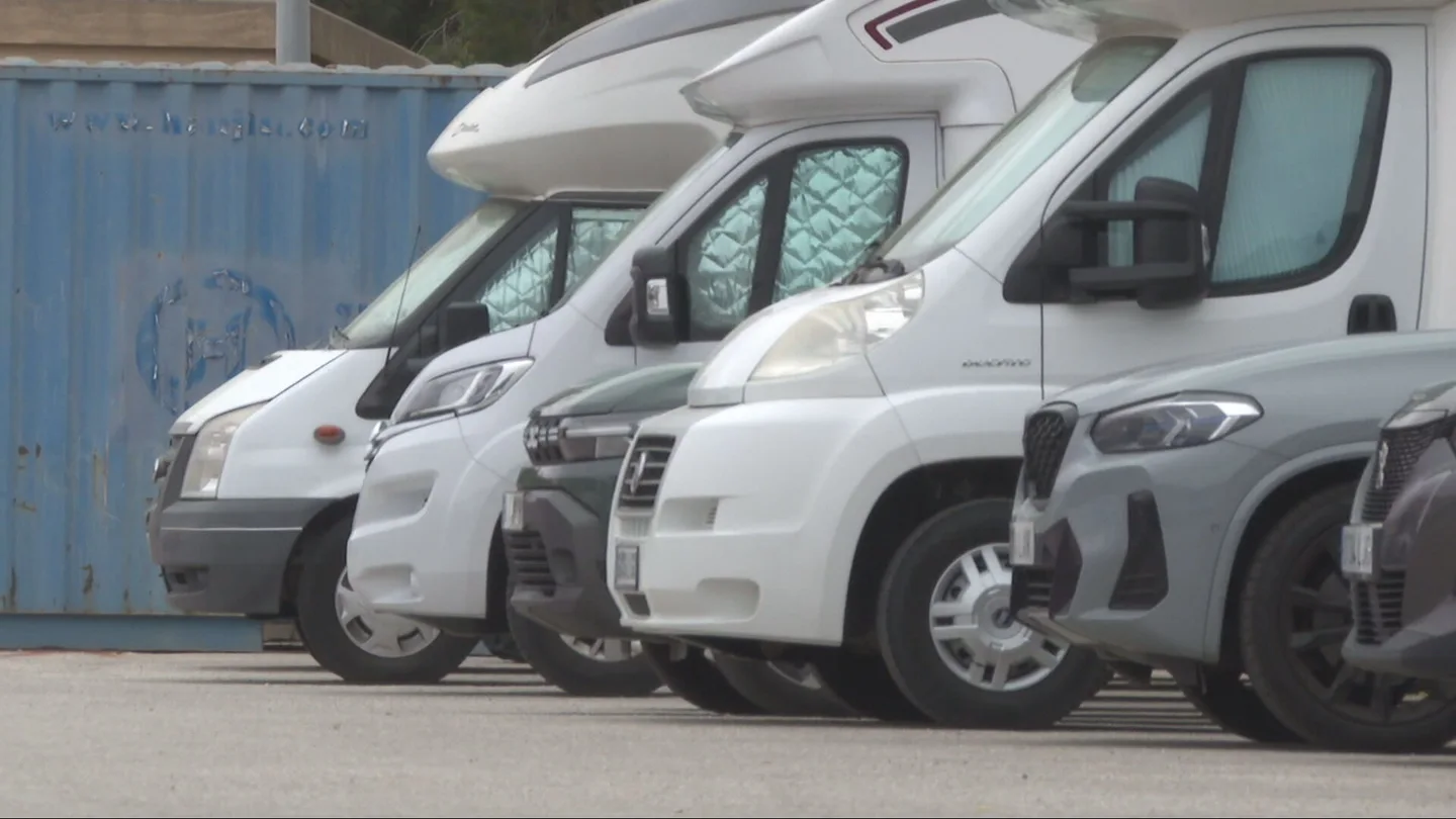 Coches en los que vive personal sanitario del hospital Costa del Sol Coches en los que vive personal sanitario del hospital Costa del Sol