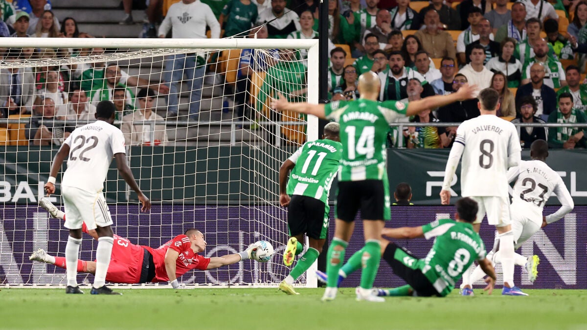 Ni con la increíble estirada de Lunin: el Betis borra la sonrisa al Madrid en el desenlace