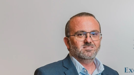 El alcalde de Elche, Pablo Ruz, ha cesado al alcalde pedáneo de Arenales del Sol, Alejandro García Raduán, tras una denuncia de acoso sexual presentada por una mujer. El alcalde de Elche, Pablo Ruz, ha cesado al alcalde pedáneo de Arenales del Sol, Alejandro García Raduán, tras una denuncia de acoso sexual presentada por una mujer.