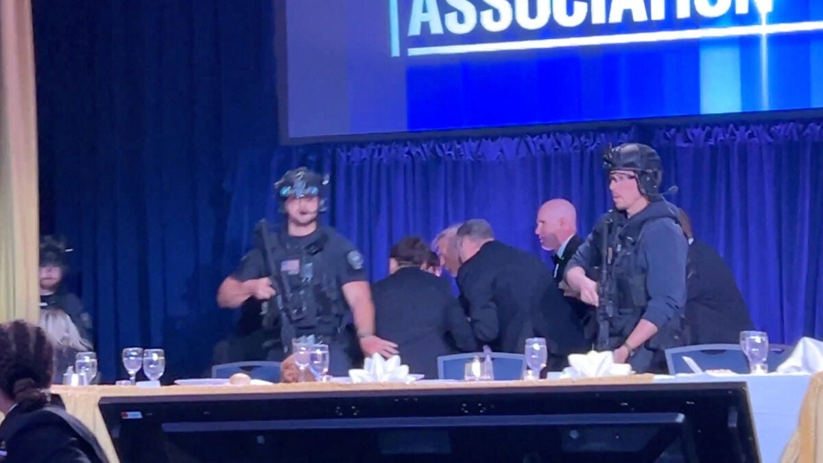 Trump, evacuado ileso de la cena de corresponsales de la Casa Blanca tras un intento de atentado