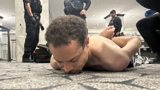 Fotograf&iacute;a del atacante difundida por Trump en la red Truth Social