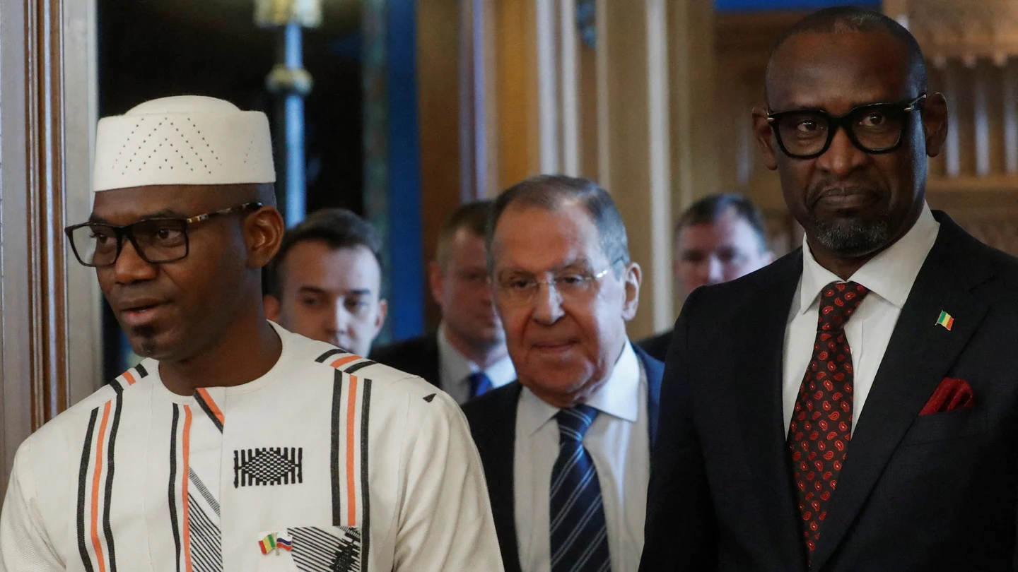 Sadio Camara, ministro de Defensa de Malí, a la izquierda Sadio Camara, ministro de Defensa de Malí, a la izquierda