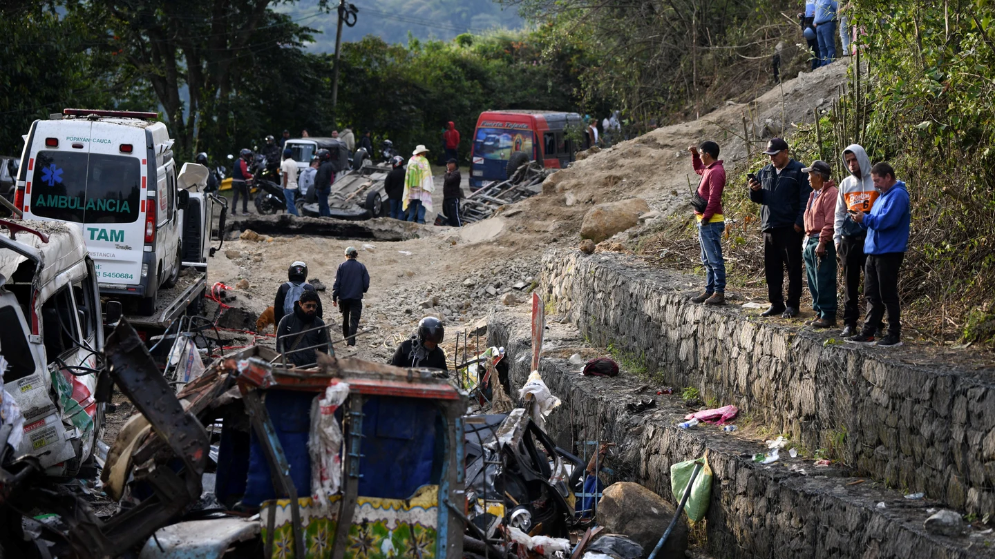 Imagen de cómo ha quedado la Vía Panamericana (Colombia) tras el atentado Imagen de cómo ha quedado la Vía Panamericana (Colombia) tras el atentado