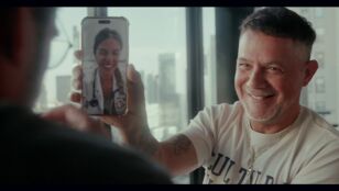 La llamada de Stephanie Cayo a Alejandro Sanz en directo en plena entrevista en Lo de &Eacute;vole: "Justo est&aacute;bamos hablando de ti"