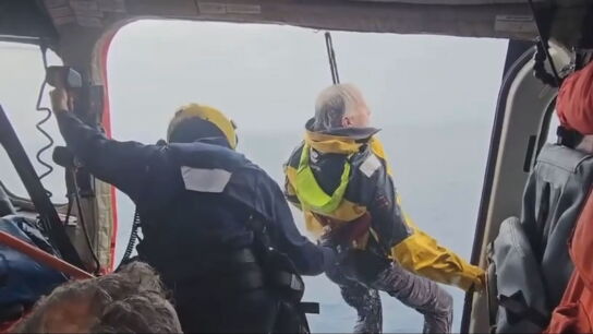 Atacados por una orca en el Mediterr&aacute;neo: cuatro tripulantes a la deriva en una lancha inflable tras hundirse su velero