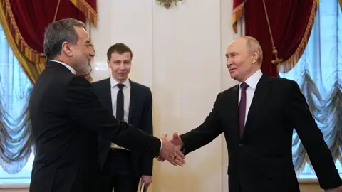 Vladimir Putin y Abbas Araqchí Vladimir Putin y Abbas Araqchí