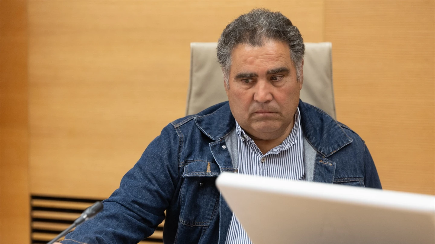 Ernesto Serra Morant, chófer de Carlos Mazón el día de la DANA, comparece en la comisión de investigación del Congreso. Ernesto Serra Morant, chófer de Carlos Mazón el día de la DANA, comparece en la comisión de investigación del Congreso.