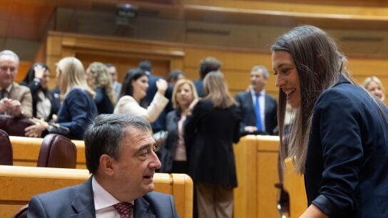 El portavoz del PNV en el Congreso, Aitor Esteban y la portavoz de Junts en el Congreso, Miriam Nogueras