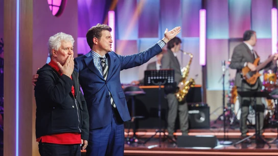 La entrevista al completo de Marc Giró a Almodóvar en Cara al Show: desde las pistas sobre su nueva película hasta su "obsesión" por los mantecados La entrevista al completo de Marc Giró a Almodóvar en Cara al Show: desde las pistas sobre su nueva película hasta su "obsesión" por los mantecados