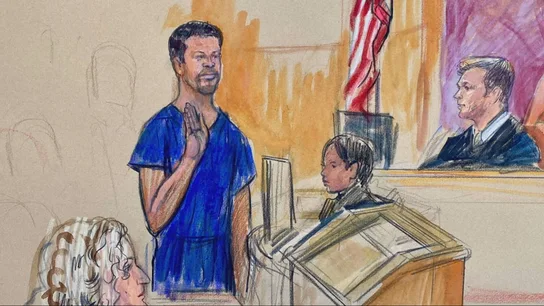 Trascienden las caricaturas de su paso por el tribunal federal: vestido con un mono azul y con la mano derecha levantada prestando juramento Trascienden las caricaturas de su paso por el tribunal federal: vestido con un mono azul y con la mano derecha levantada prestando juramento