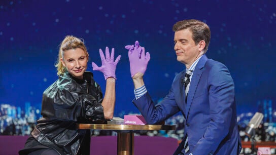 Marc Gir&oacute; juega a 'L&aacute;texou' con Najwa Nimri: "Aqu&iacute; donde me ves, soy experto en l&aacute;tex y no quiero entrar en detalles"