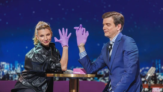 Marc Giró juega a 'Látexou' con Najwa Nimri: "Aquí donde me ves, soy experto en látex y no quiero entrar en detalles" Marc Giró juega a 'Látexou' con Najwa Nimri: "Aquí donde me ves, soy experto en látex y no quiero entrar en detalles"