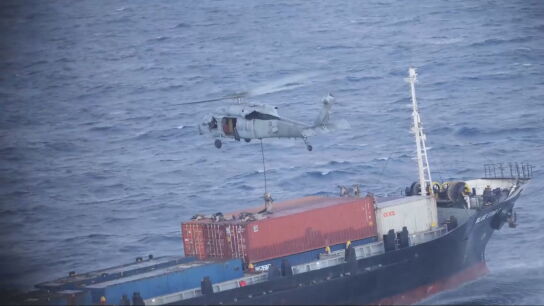 El Comando Central de EEUU aborda un barco comercial "sospechoso" en el mar Arábigo