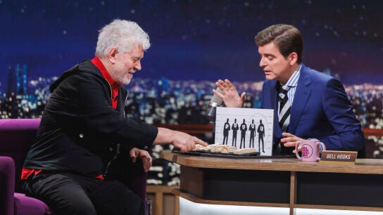 Marc Gir&oacute; pone a prueba a Pedro Almod&oacute;var con los mantecados de su pueblo