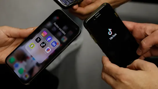 Imagen de archivo de un móvil con distintas aplicaciones de redes sociales, entre ellas Instagram y Facebook. Imagen de archivo de un móvil con distintas aplicaciones de redes sociales, entre ellas Instagram y Facebook.