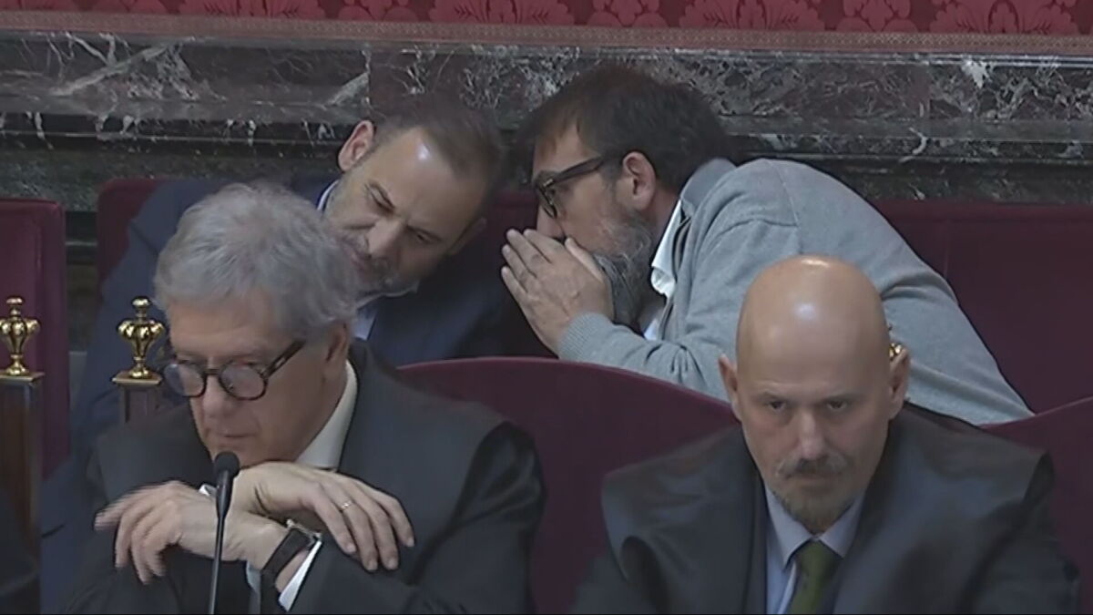 Risas, incredulidad y algún bostezo: los gestos cómplices de Ábalos y Koldo en la declaración de Aldama en el Supremo