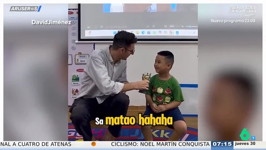 Un profesor de Vietnam enseña español a sus alumnos con diapositivas de Juan y Medio: "Sa' matao" Un profesor de Vietnam enseña español a sus alumnos con diapositivas de Juan y Medio: "Sa' matao"
