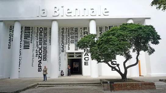 Dimite en bloque el jurado de la Bienal de Venecia ante la polémica por la presencia de Israel y Rusia Dimite en bloque el jurado de la Bienal de Venecia ante la polémica por la presencia de Israel y Rusia