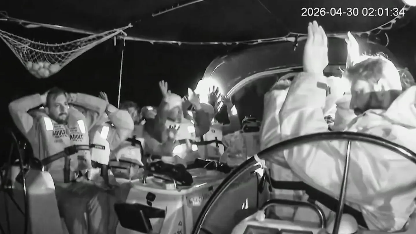 Momento del abordaje a la Flotilla Global Sumud por parte del Ejército israelí. Momento del abordaje a la Flotilla Global Sumud por parte del Ejército israelí.