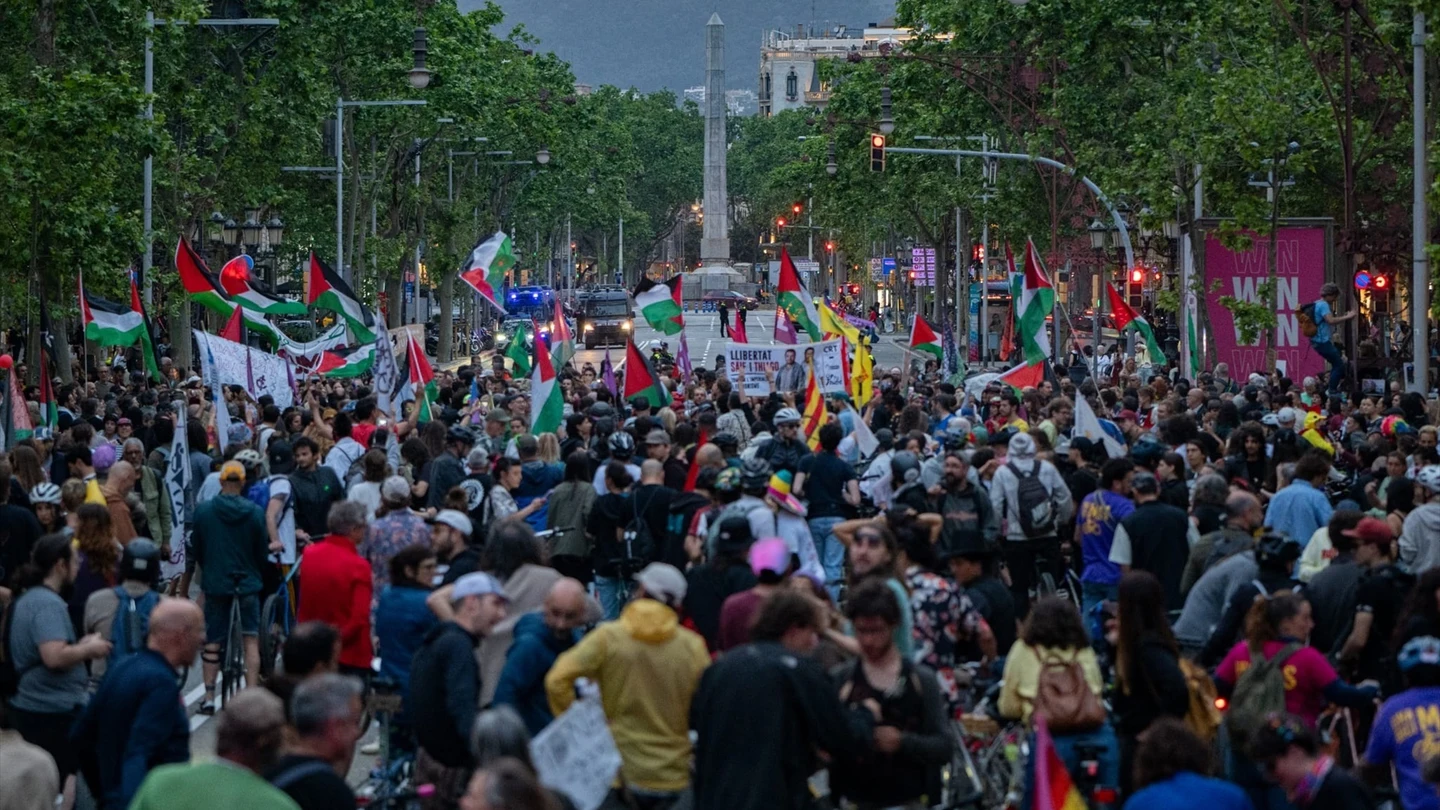 Manifestación en Barcelona para exigir la liberación de los activistas retenidos por Israel Manifestación en Barcelona para exigir la liberación de los activistas retenidos por Israel