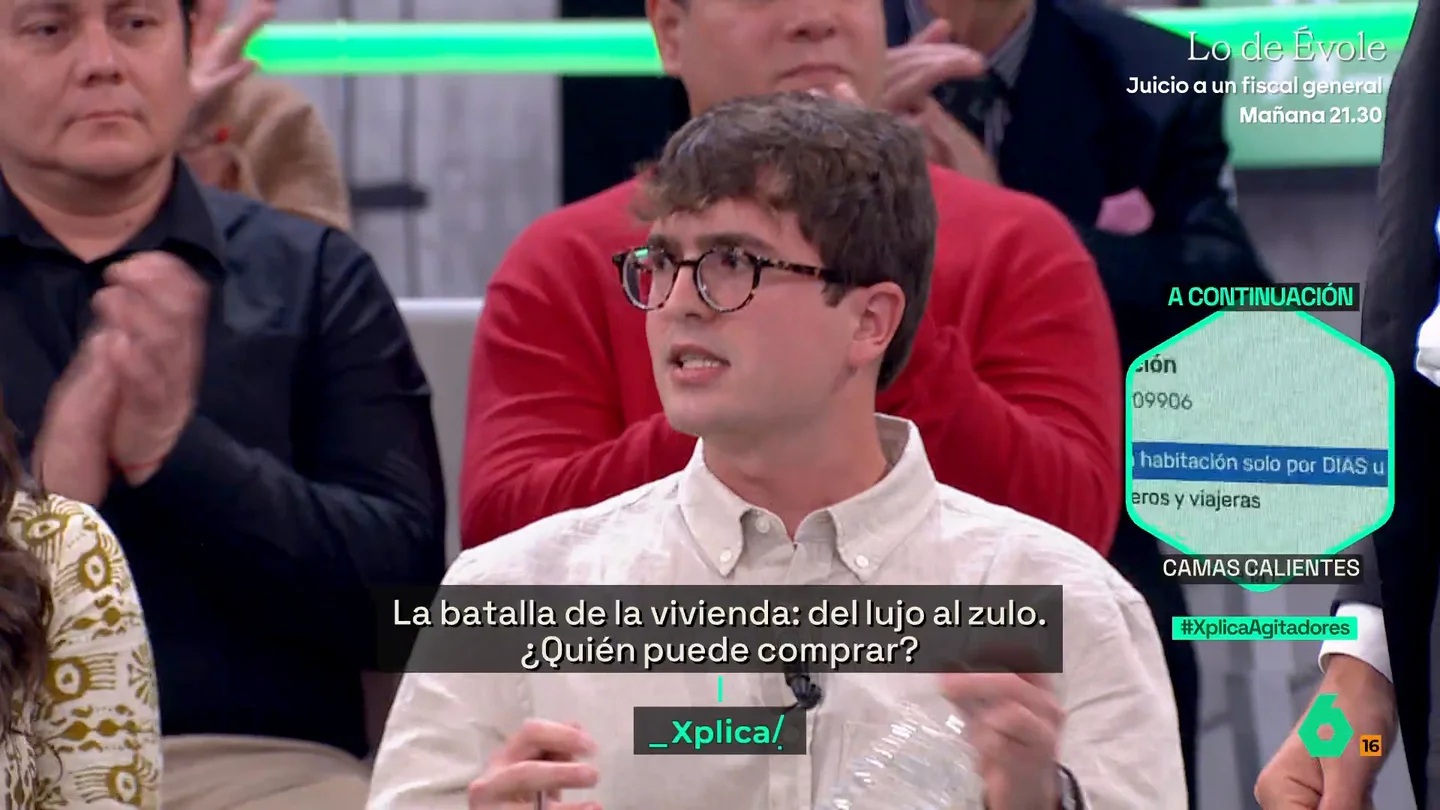 El aplaudido discurso de un estudiante: "Bienvenidos a Madrid los que quieran venir a aportar, pero no los que vengan a robar a la clase trabajadora" El aplaudido discurso de un estudiante: "Bienvenidos a Madrid los que quieran venir a aportar, pero no los que vengan a robar a la clase trabajadora"