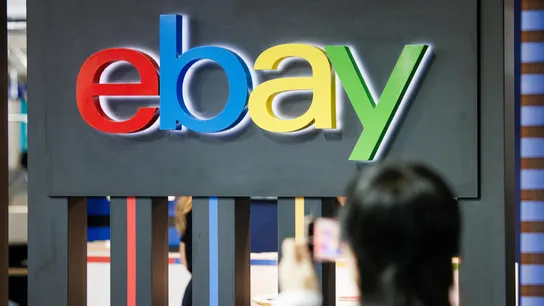 Imagen de archivo del logo de eBay en la IFA de Berlín Imagen de archivo del logo de eBay en la IFA de Berlín
