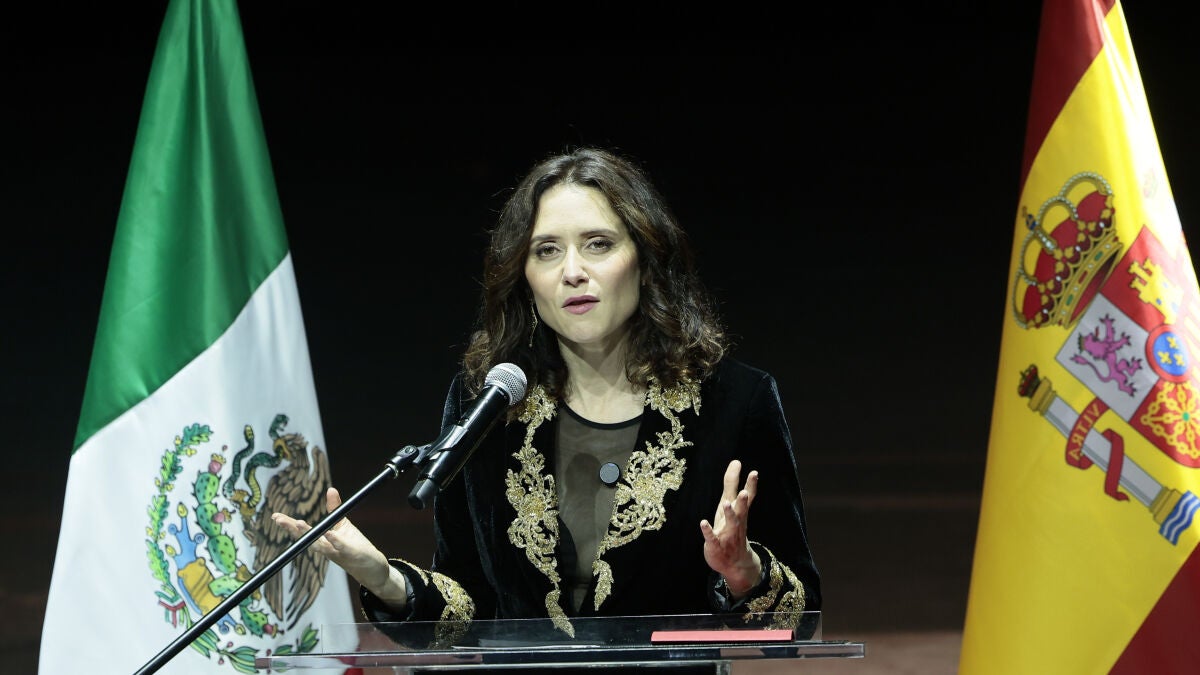 Ayuso mete el dedo en la llaga: homenajea al conquistador Hernán Cortés en su tour mexicano en medio del acercamiento España-México