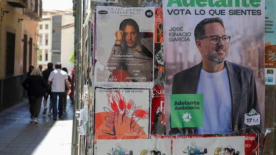 Carteles de Adelante Andalucía instalados en las calles de Granada de cara a las elecciones andaluzas del 17M. Carteles de Adelante Andalucía instalados en las calles de Granada de cara a las elecciones andaluzas del 17M.