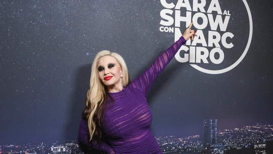 Alaska desvela el motivo por el que Nacho Canut no concede entrevistas: "Se muere de la vergüenza, pero fuera es un dispendio" Alaska desvela el motivo por el que Nacho Canut no concede entrevistas: "Se muere de la vergüenza, pero fuera es un dispendio"