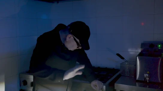 Chicote, a punto de vomitar tras ver la cámara frigorífica del 'Yami y Jani': "Las alitas de pollo hace tiempo que se fueron volando" Chicote, a punto de vomitar tras ver la cámara frigorífica del 'Yami y Jani': "Las alitas de pollo hace tiempo que se fueron volando"