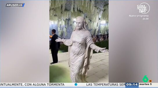 Alfonso Ar&uacute;s, sobre el estilismo de Heidi Klum para la Met Gala 2026: "Parece la t&iacute;pica estatua de Las Ramblas"